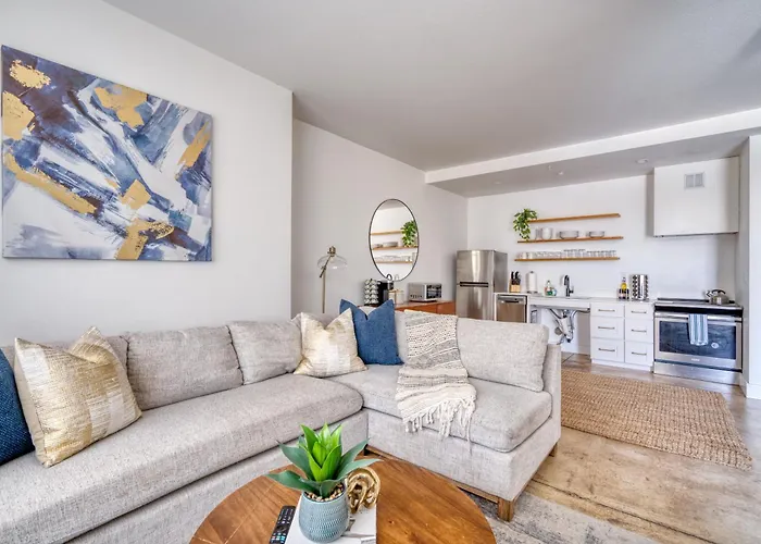 Stay Portland Collection - Studio Bliss- Dual-Queen Stay In Vibrant Alberta