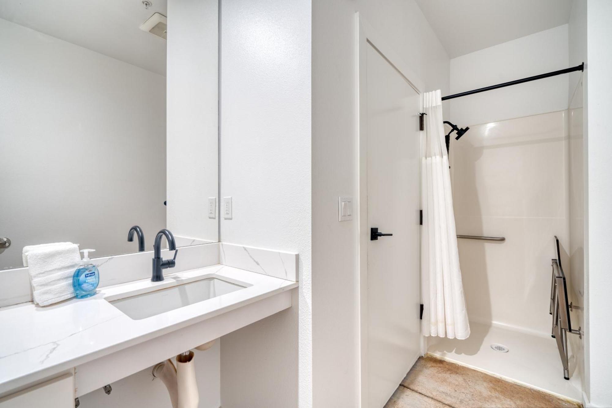 Holiday home Collection - Bliss- Dual-queen In Vibrant Alberta Portland